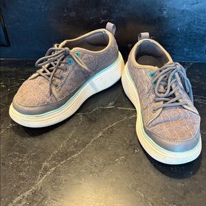Stylish Gray Women's Sneakers